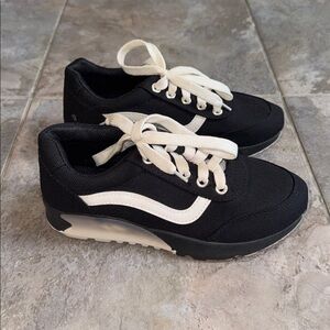 NWOT Black and White Ombre Lace-Up Athletic Sneakers